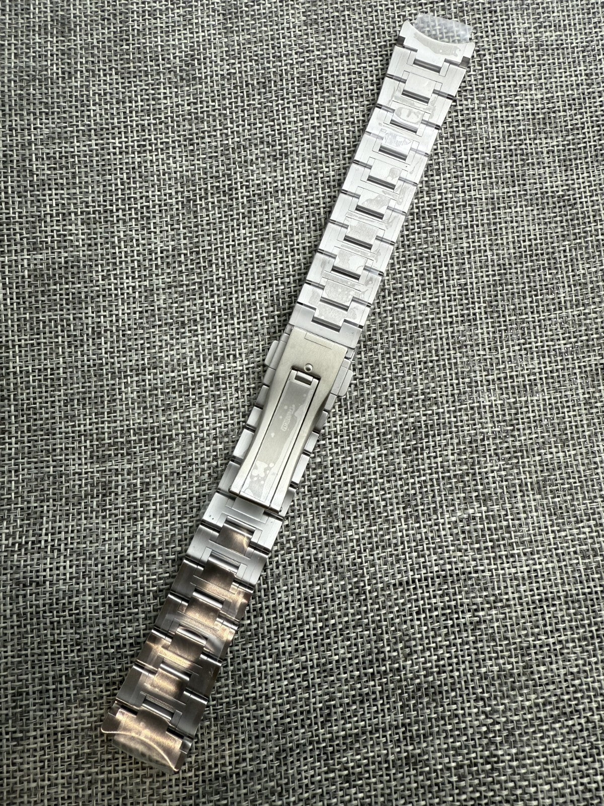 The Citizen Photovoltaic Super AQ4100-65L AQ4100-57E AQ4100 Titanium Bracelet