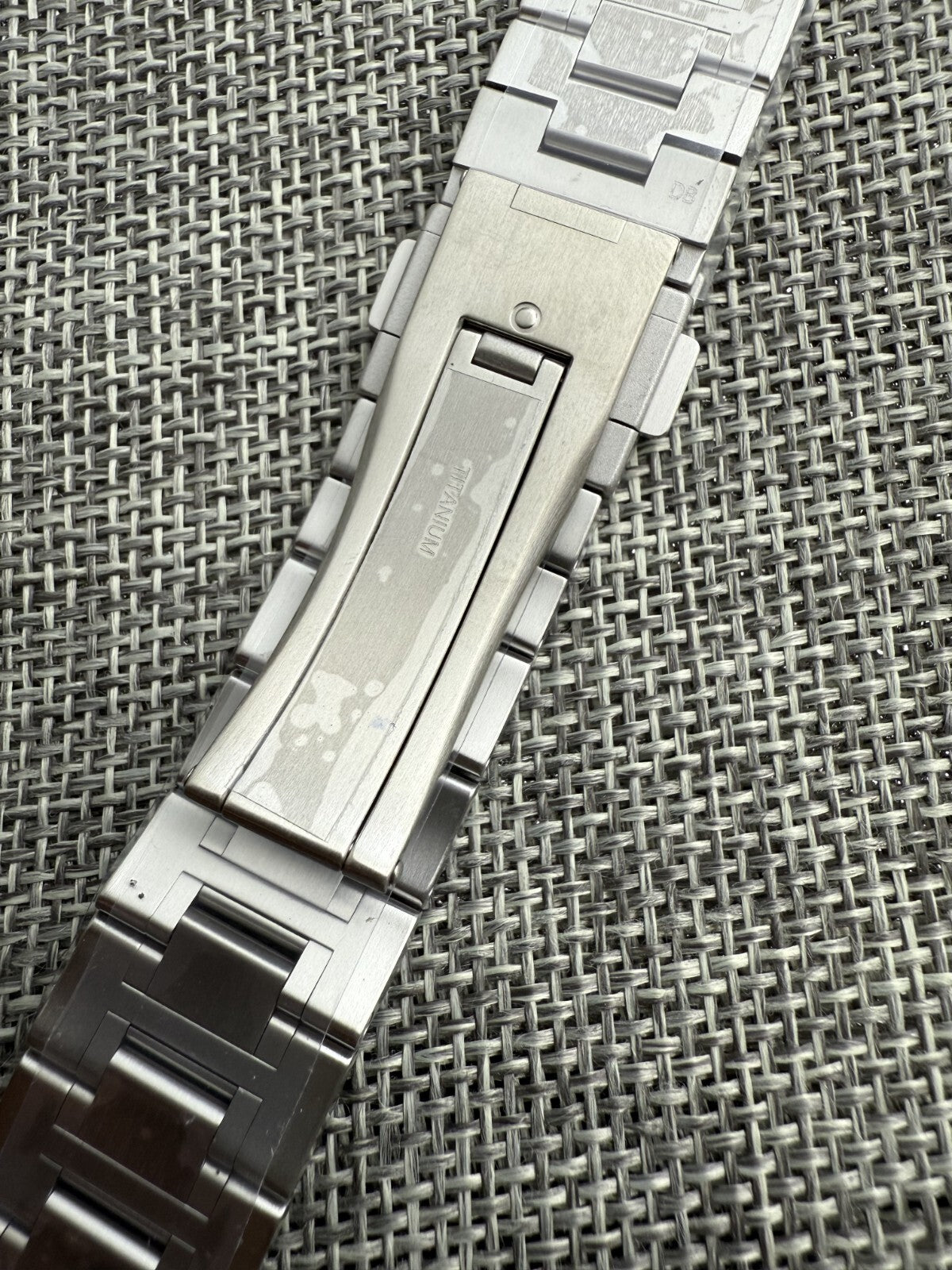 The Citizen Photovoltaic Super AQ4100-65L AQ4100-57E AQ4100 Titanium Bracelet
