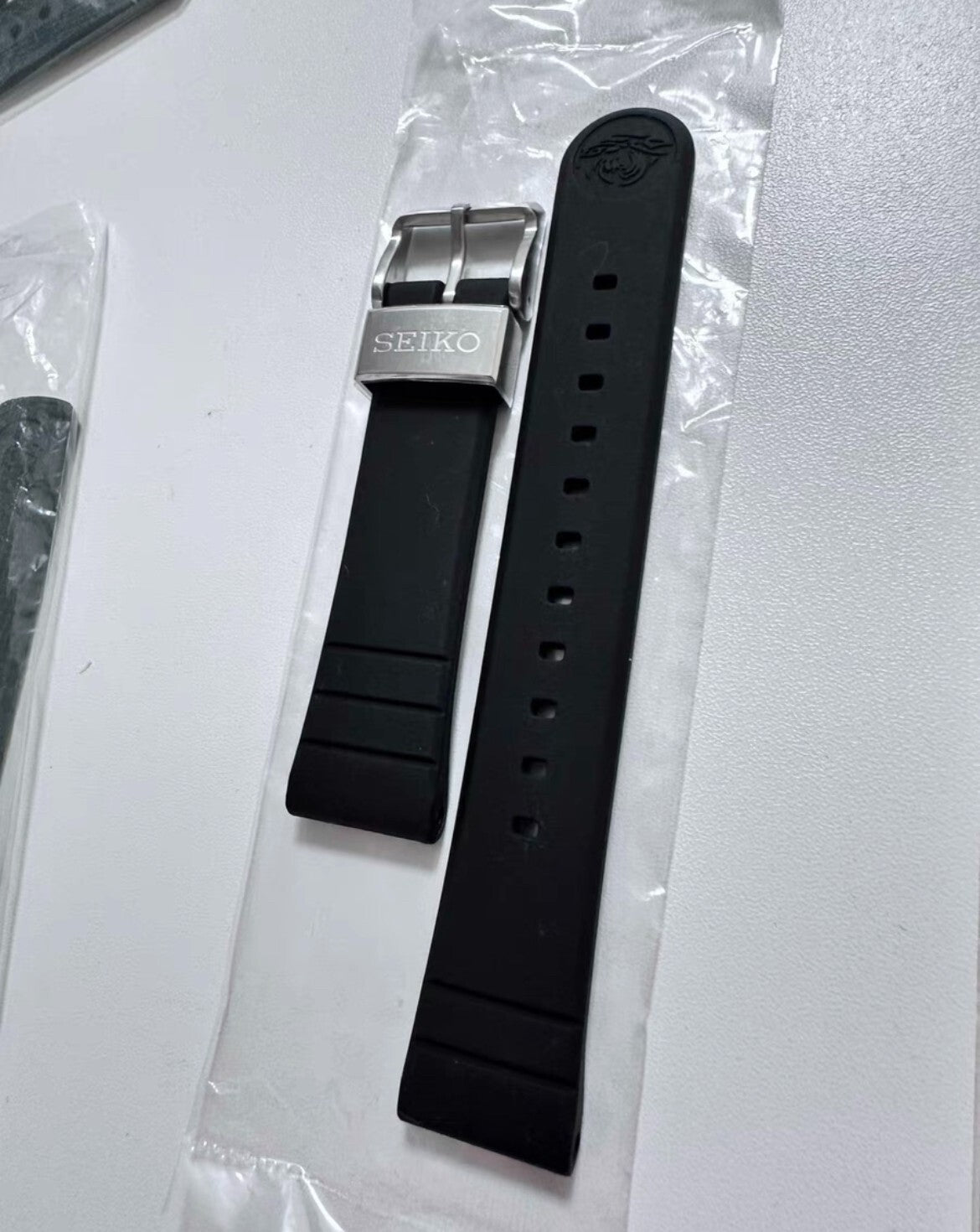 Genuine New SEIKO Prospex 20mm Silicon Band Navy blue White  SBDY117/4R35-04V0-